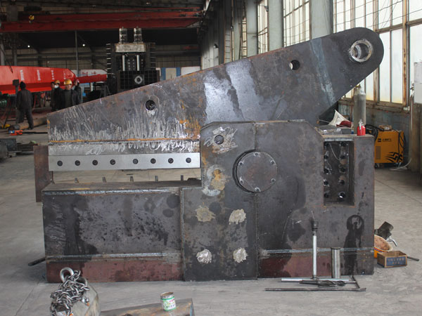 鱷魚(yú)式剪切機(jī)